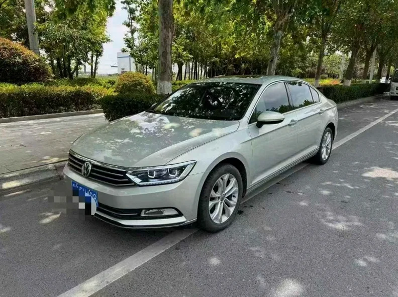 大众迈腾 正面外观三