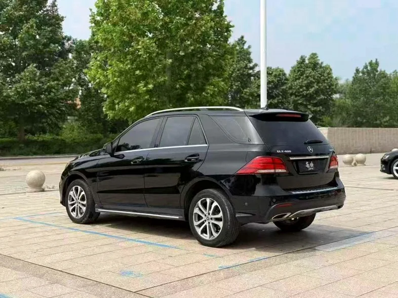 奔驰GLS 内饰前排