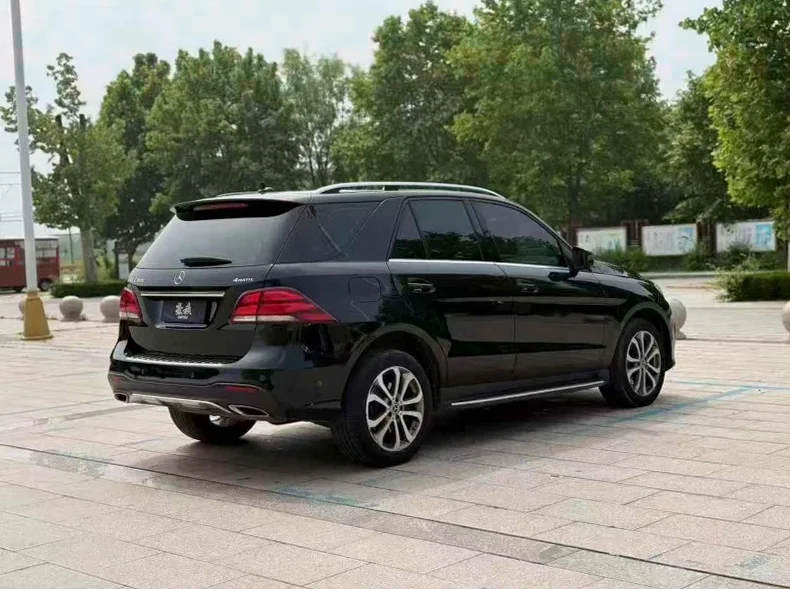 奔驰GLS 内饰后排