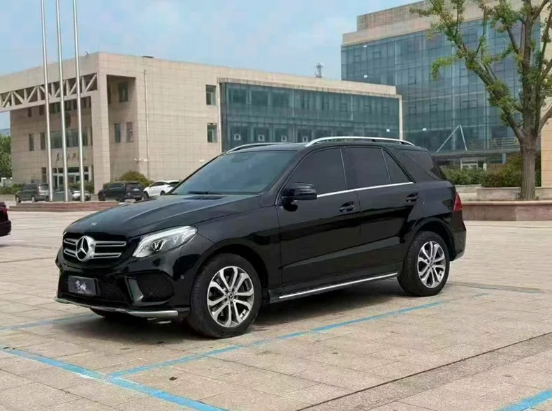 奔驰GLS 正面外观二
