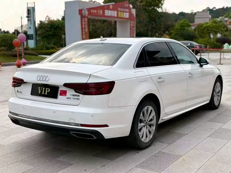 奥迪A4L 驾驶室