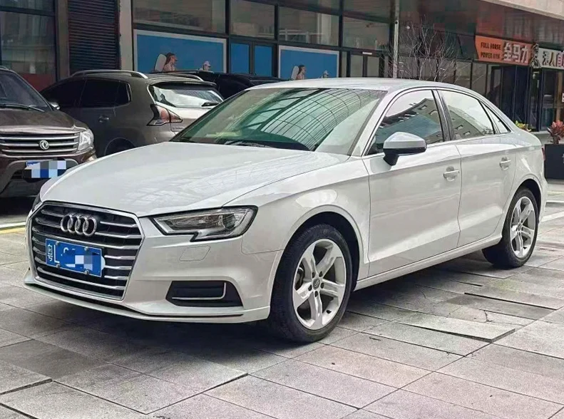 奥迪A3 正面外观三