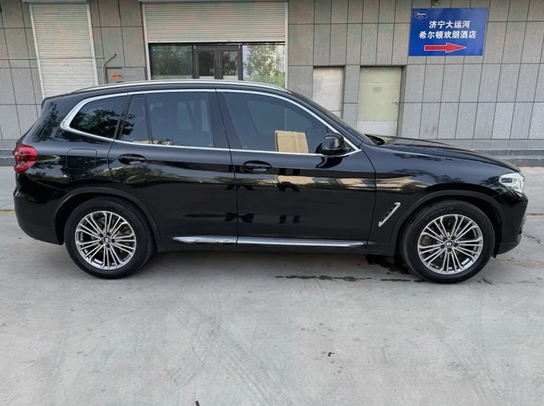宝马X3 后面外观三