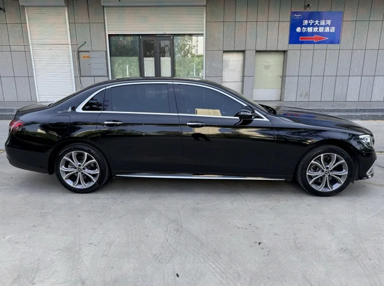 奔驰E 后面外观三