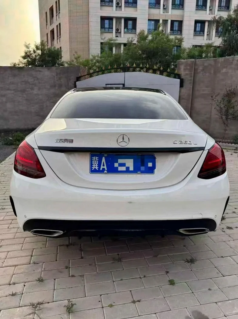 奔驰C 后面外观二