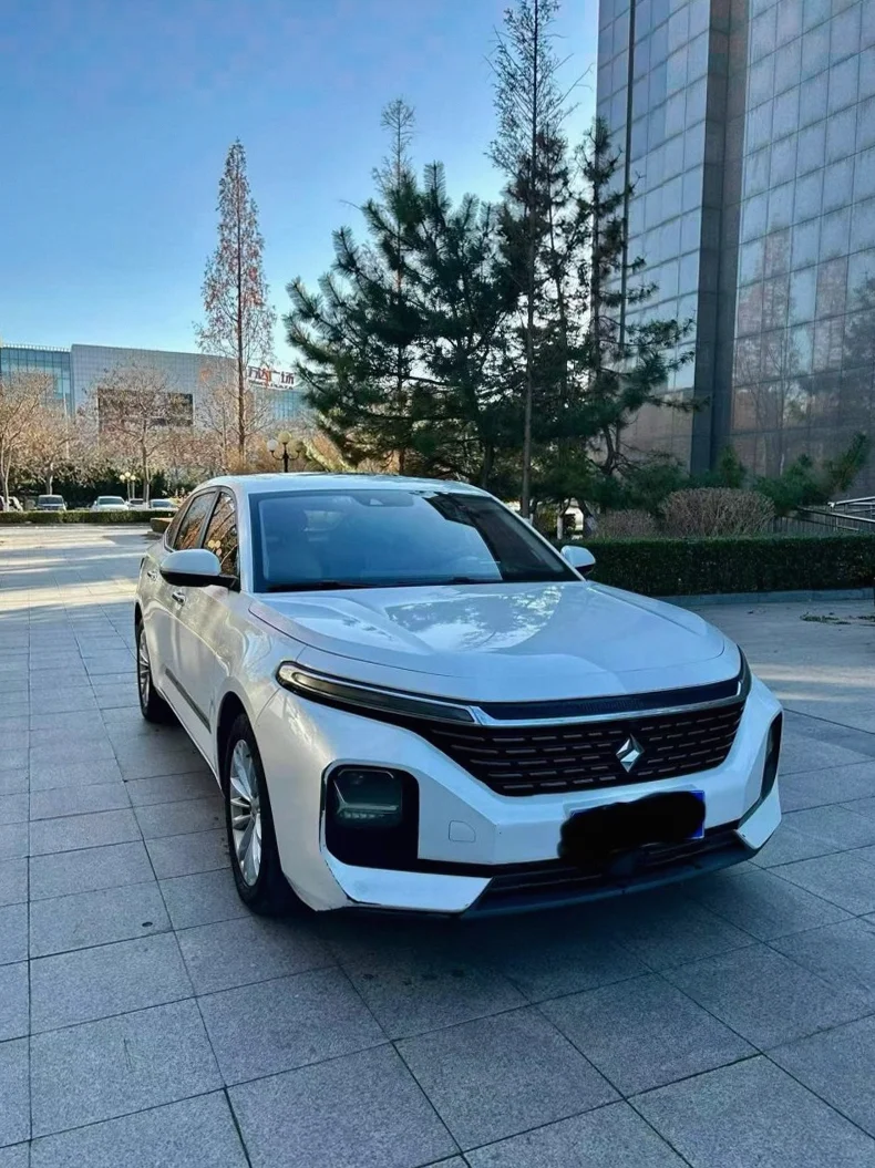 宝骏RC5 正面外观三