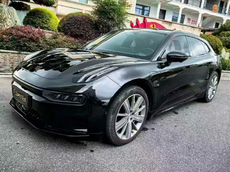极氪汽车001 正面外观二