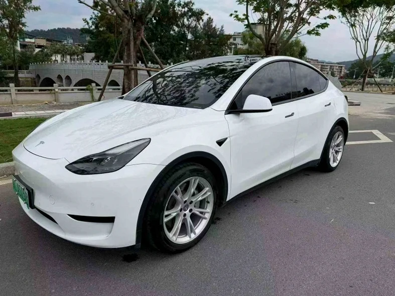 特斯拉MODEL 正面外观二