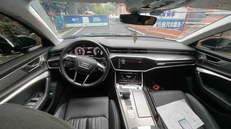 奥迪A6L 后面外观一