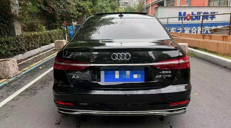 奥迪A6L 内饰后排