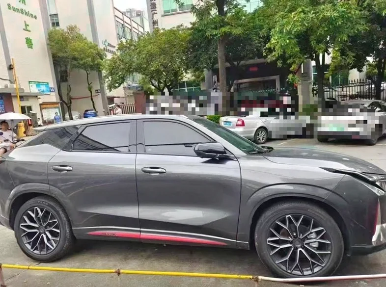长安汽车欧尚 后面外观二