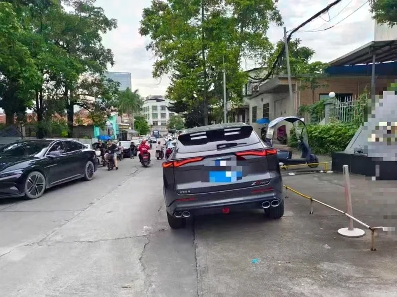 长安汽车欧尚 后面外观三