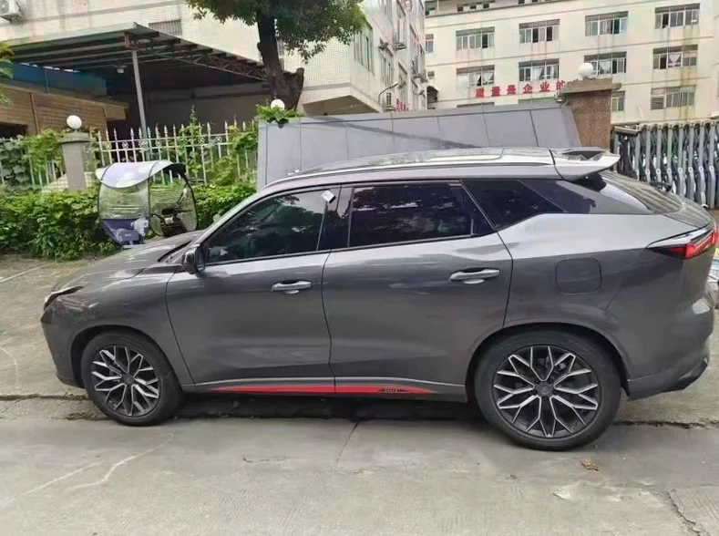 长安汽车欧尚 后面外观一