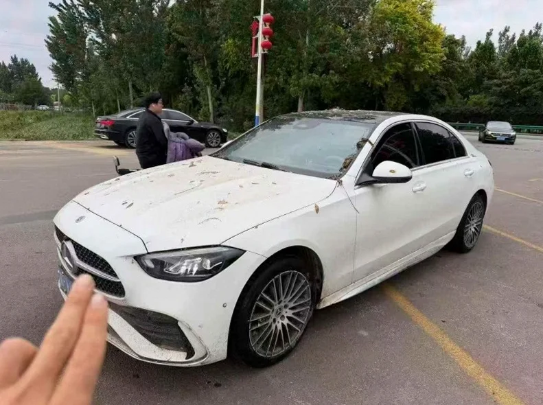 奔驰C 正面外观二