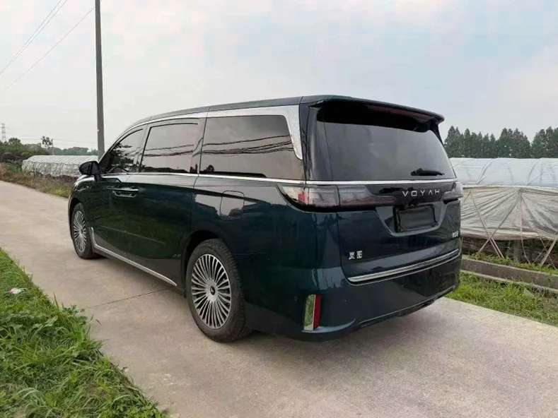 岚图汽车梦想家 驾驶室
