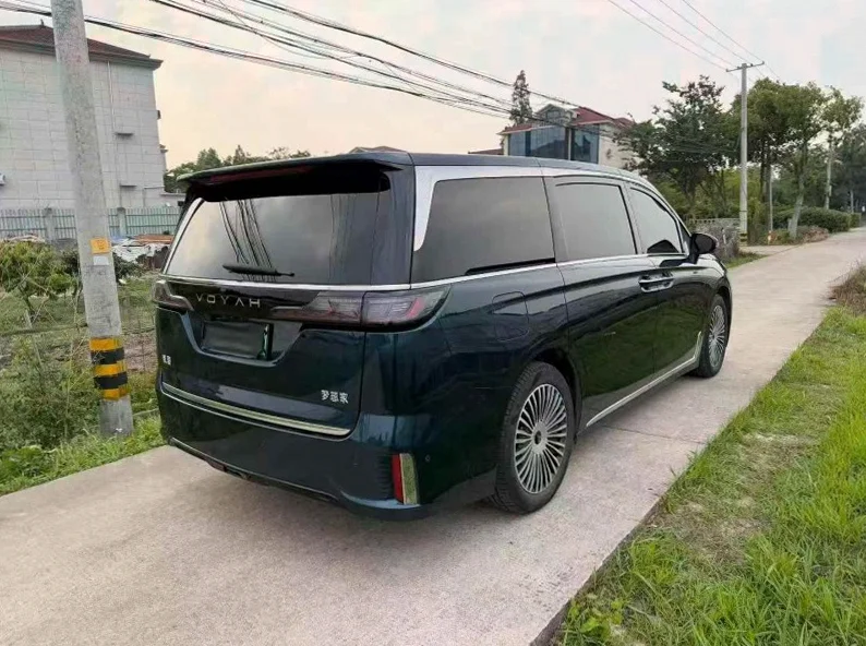 岚图汽车梦想家 内饰前排