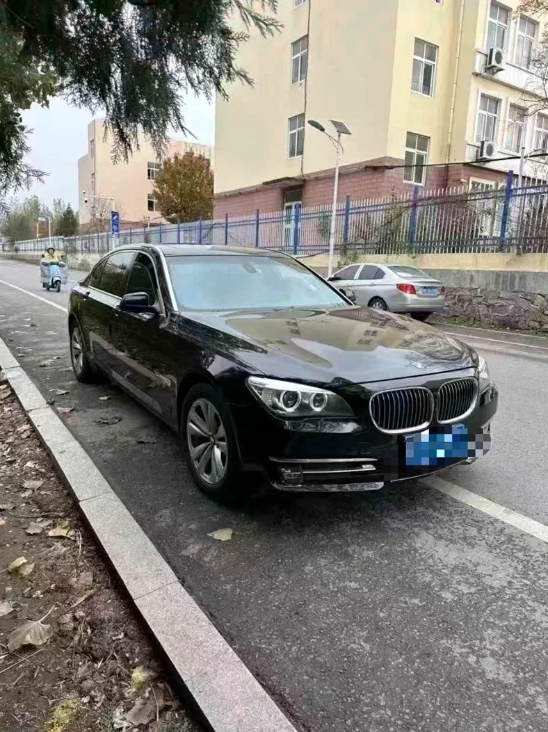 宝马7系 正面外观二