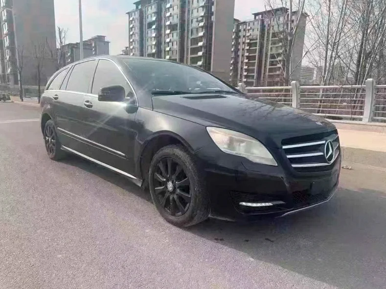 奔驰R 正面外观二