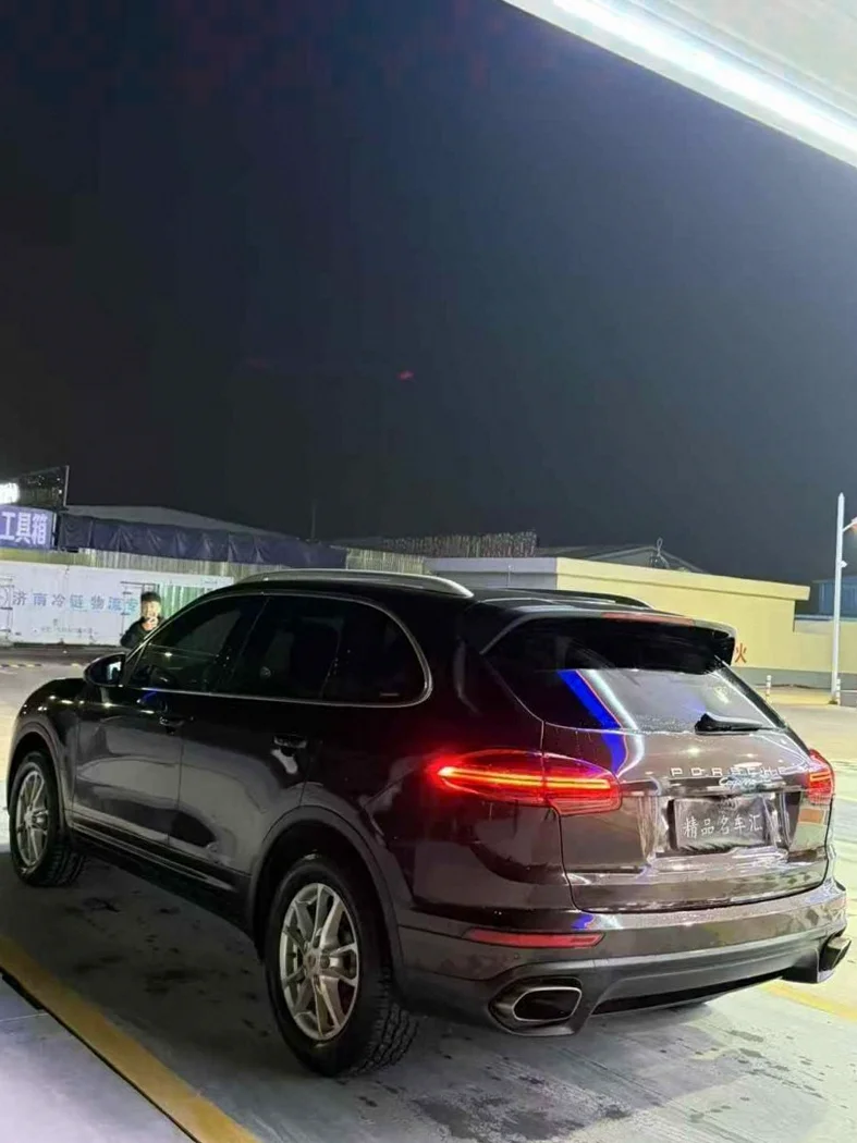 保时捷卡宴 后面外观一