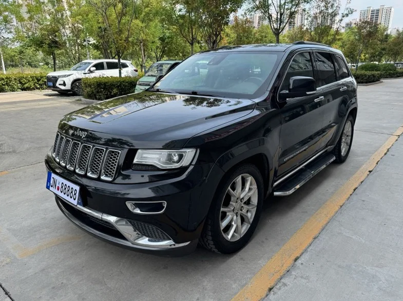 Jeep大切诺基 正面外观三