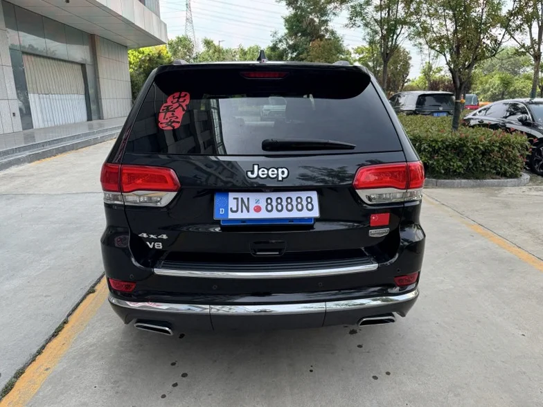 Jeep大切诺基 驾驶室