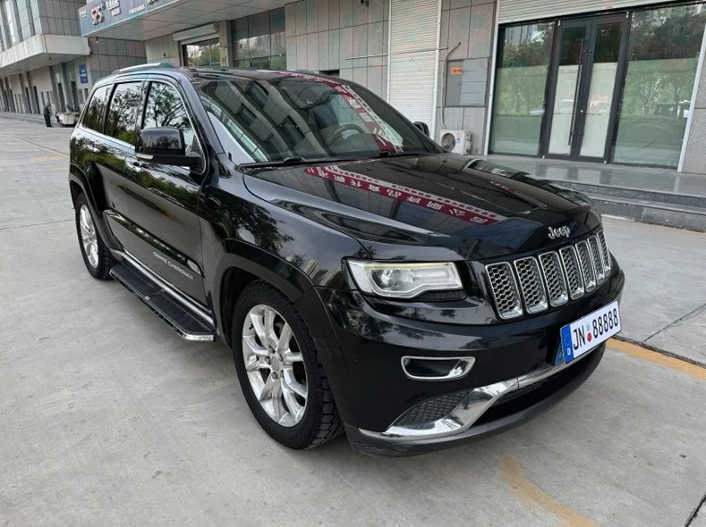 Jeep大切诺基 正面外观二
