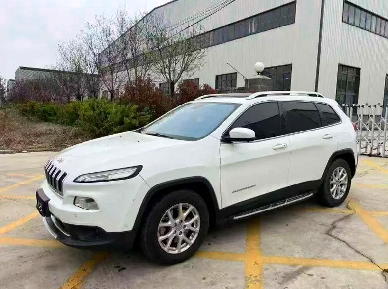 Jeep自由光 正面外观三