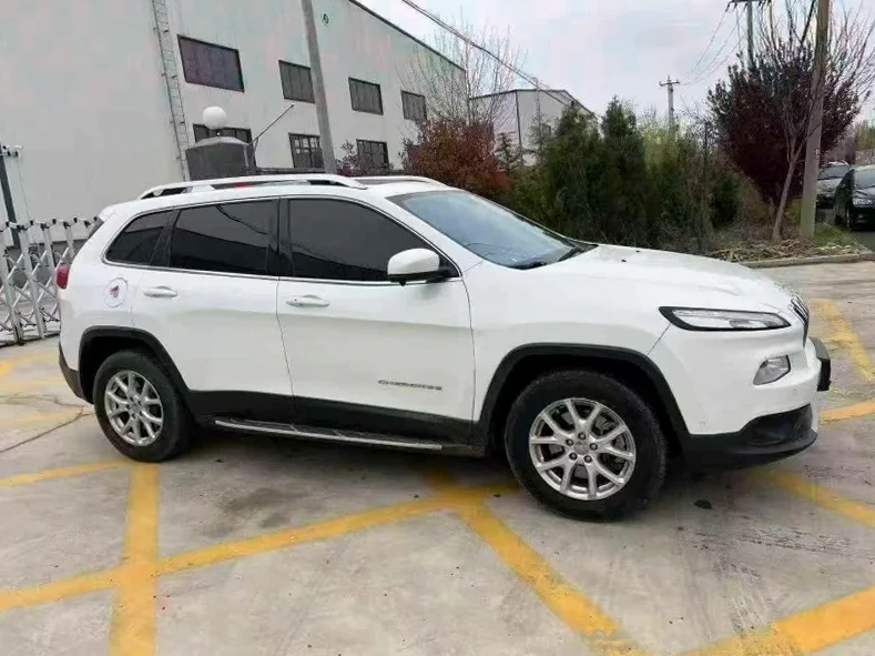 Jeep自由光 正面外观二