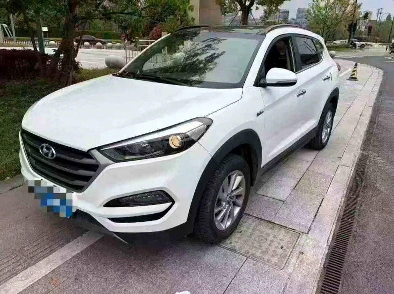 现代途胜 正面外观二