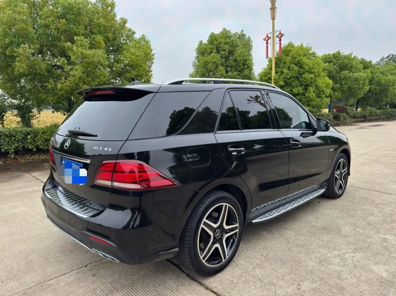 奔驰AMG 后面外观一