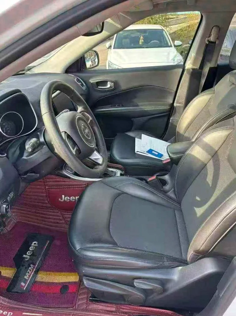 Jeep指南者 后面外观一