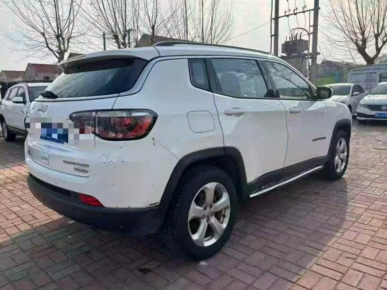 Jeep指南者 内饰后排