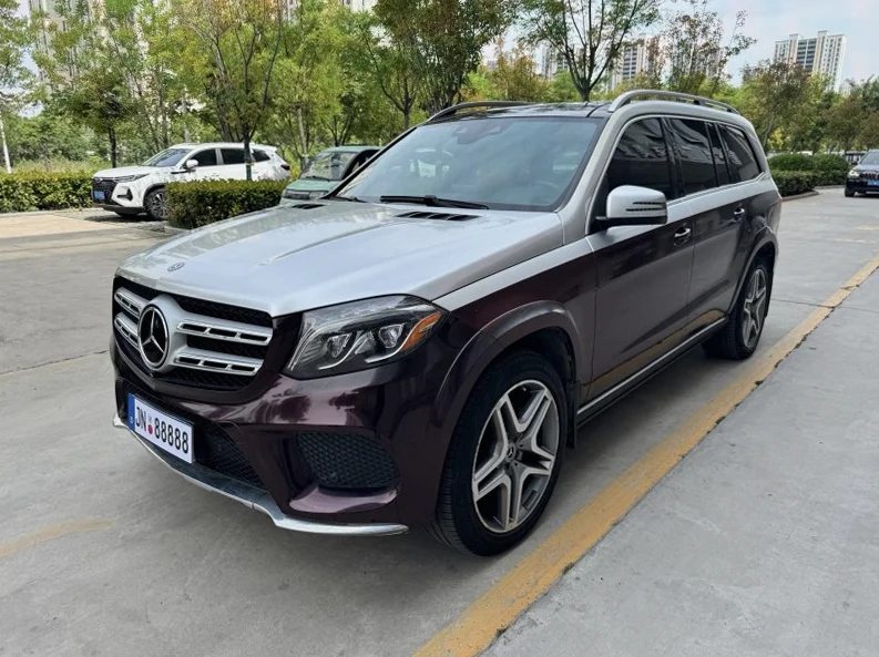 奔驰GLS 正面外观三