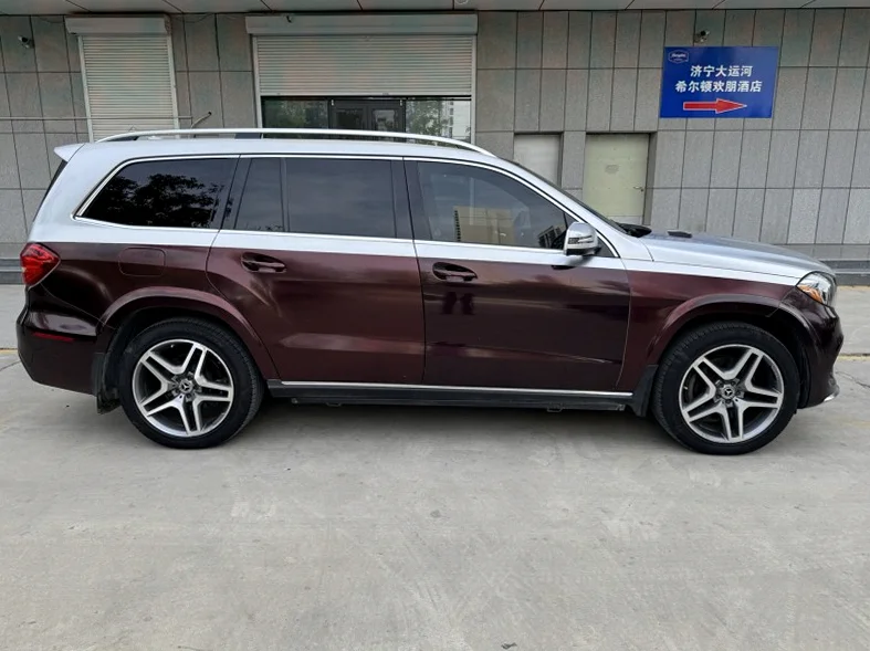 奔驰GLS 后面外观一