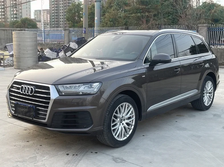 奥迪Q7 正面外观三