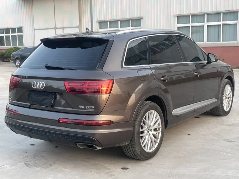 奥迪Q7 后面外观一