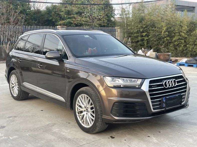 奥迪Q7 正面外观二