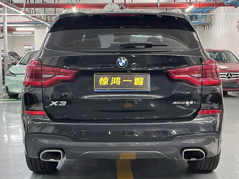 宝马X3 驾驶室