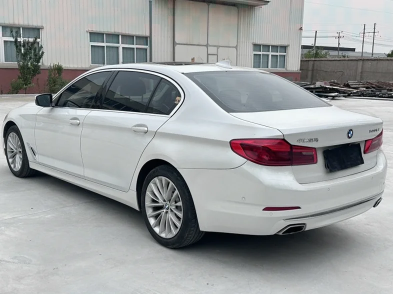 宝马5系 后面外观一