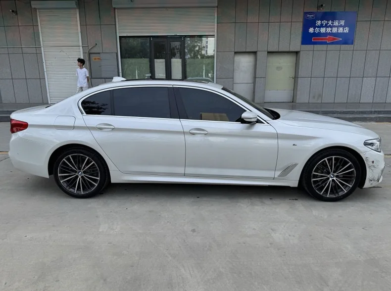 宝马5系 后面外观一