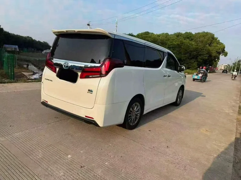 丰田埃尔法 内饰后排