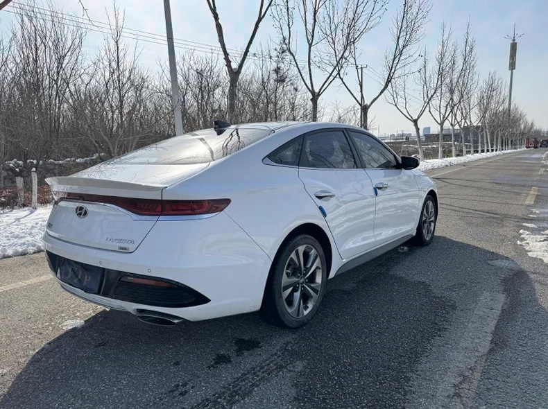 现代菲斯塔 后面外观一