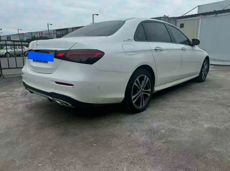 奔驰E 后面外观三