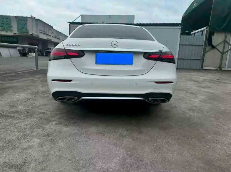 奔驰E 后面外观二