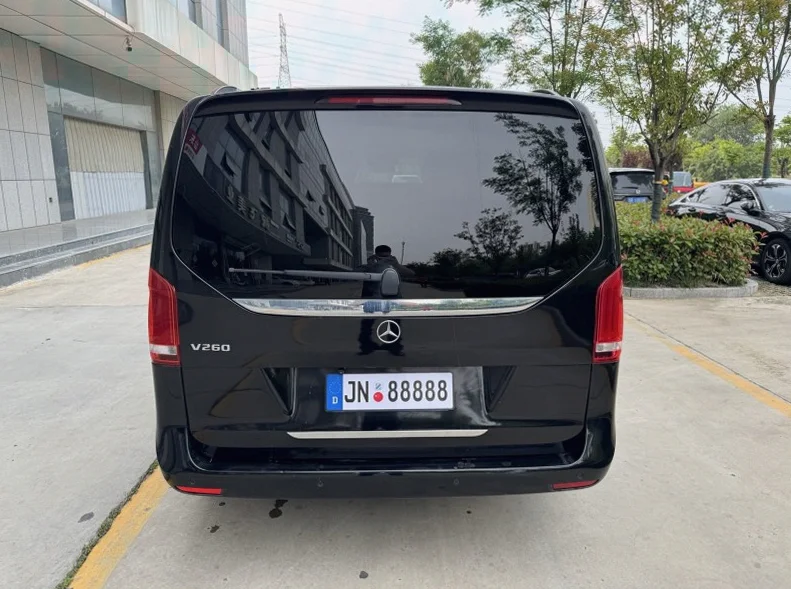 奔驰V 驾驶室