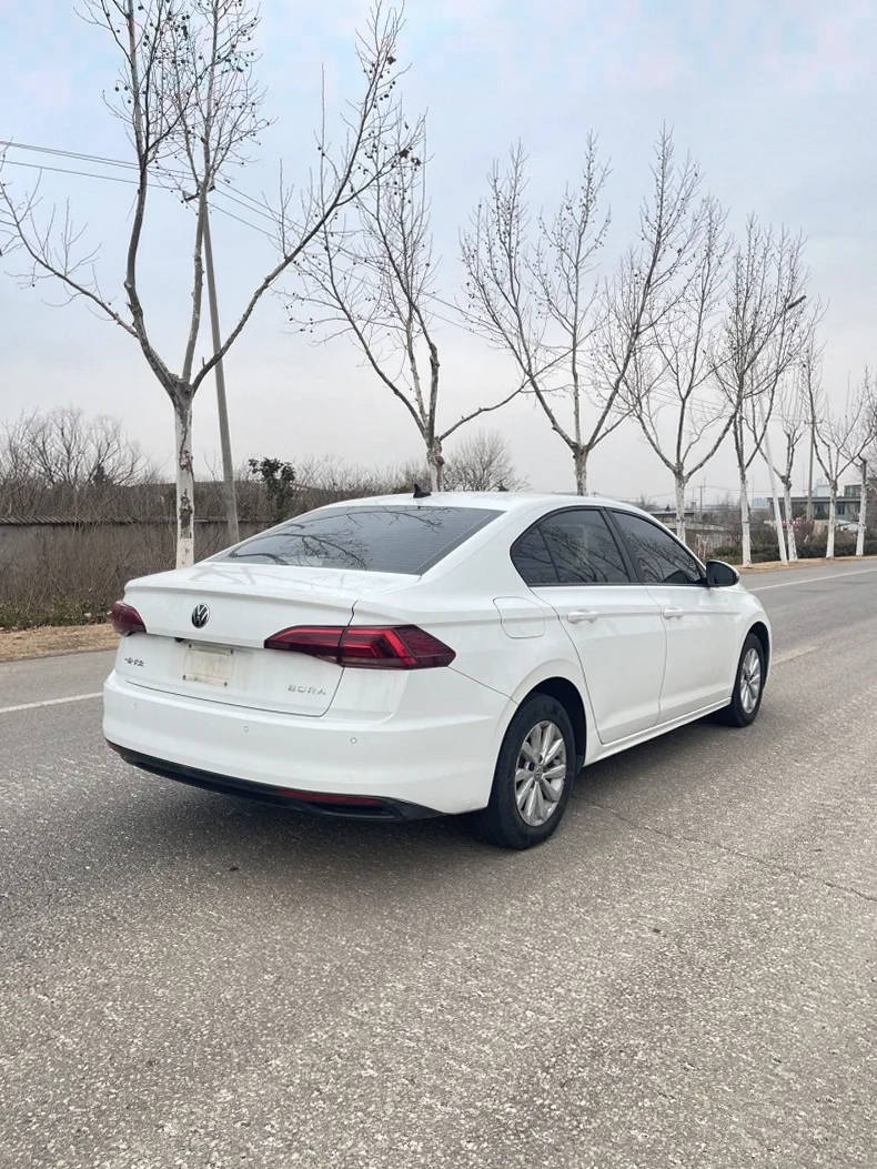 大众宝来 后面外观一