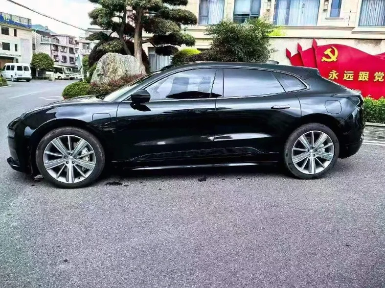极氪汽车001 内饰后排