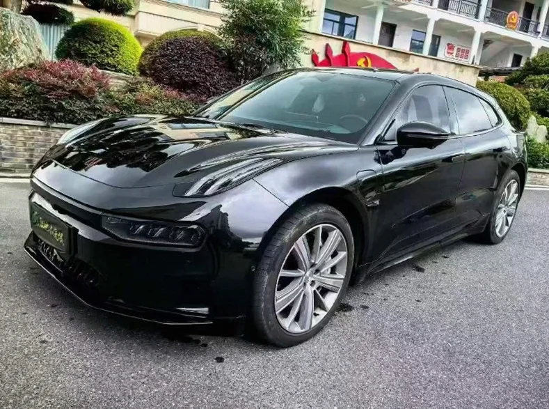 极氪汽车001 正面外观二