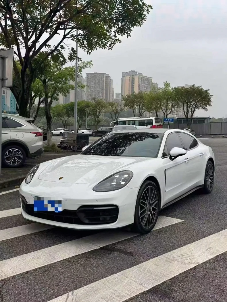 保时捷帕拉梅拉 正面外观二