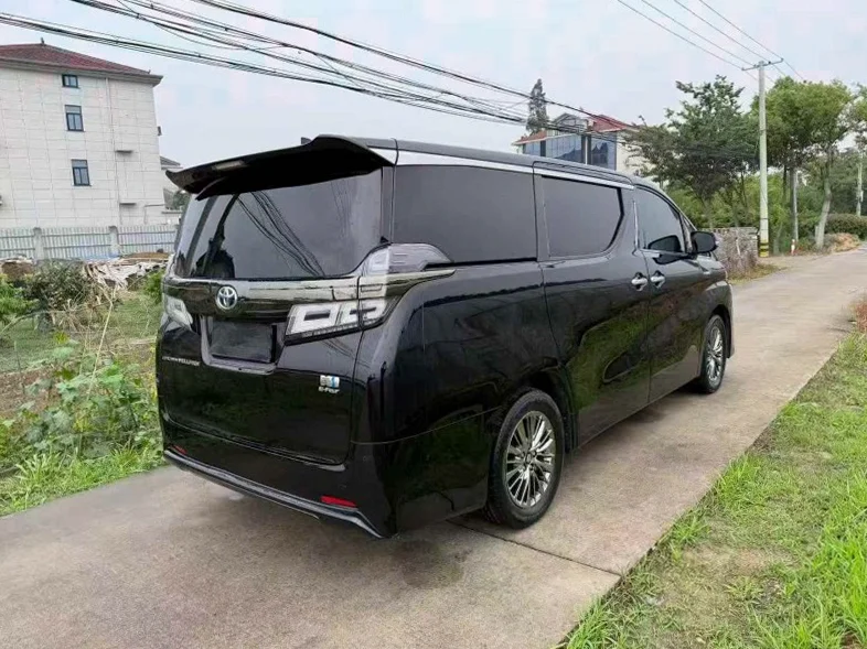 丰田威尔法 驾驶室